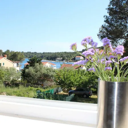 Spacious In With Courtyard Apartament *