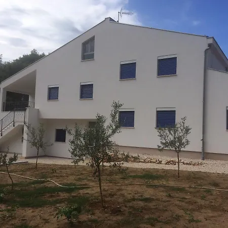 Spacious In With Courtyard *