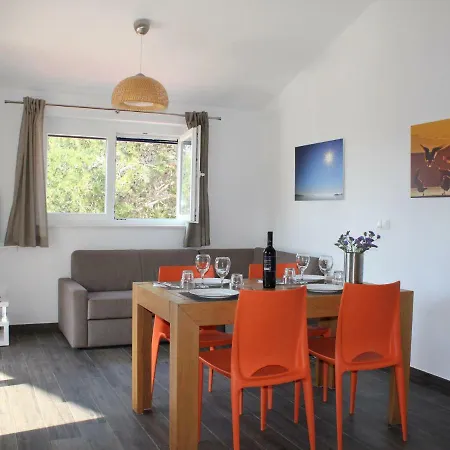 Spacious In With Courtyard * 벨리 라트